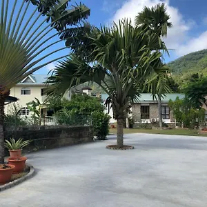 Flower Garden Self-catering Apartment Beau Vallon (Mahe)